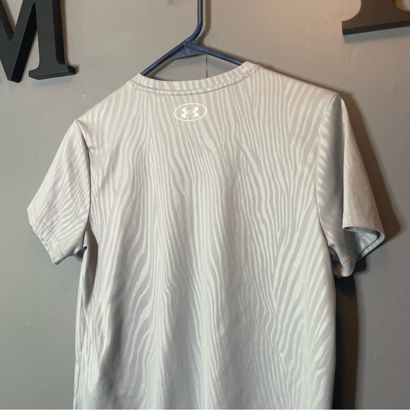 Under Armour Gray grain pattern short sleeve T-Shirt size small - Picture 6 of 7